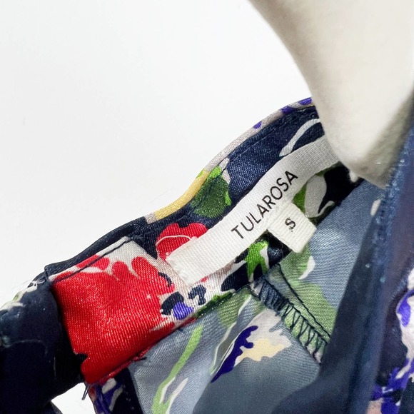 Tularosa Black Satin Floral Sleeveless Blouse Tank Top Size Small - Picture 3 of 6